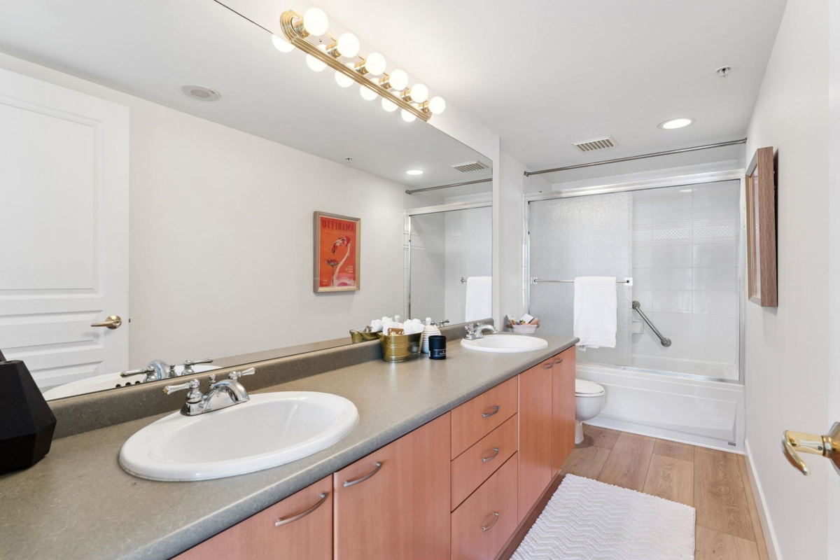 Mudroom Photo of 601 108 E 14th Street, North Vancouver, BC