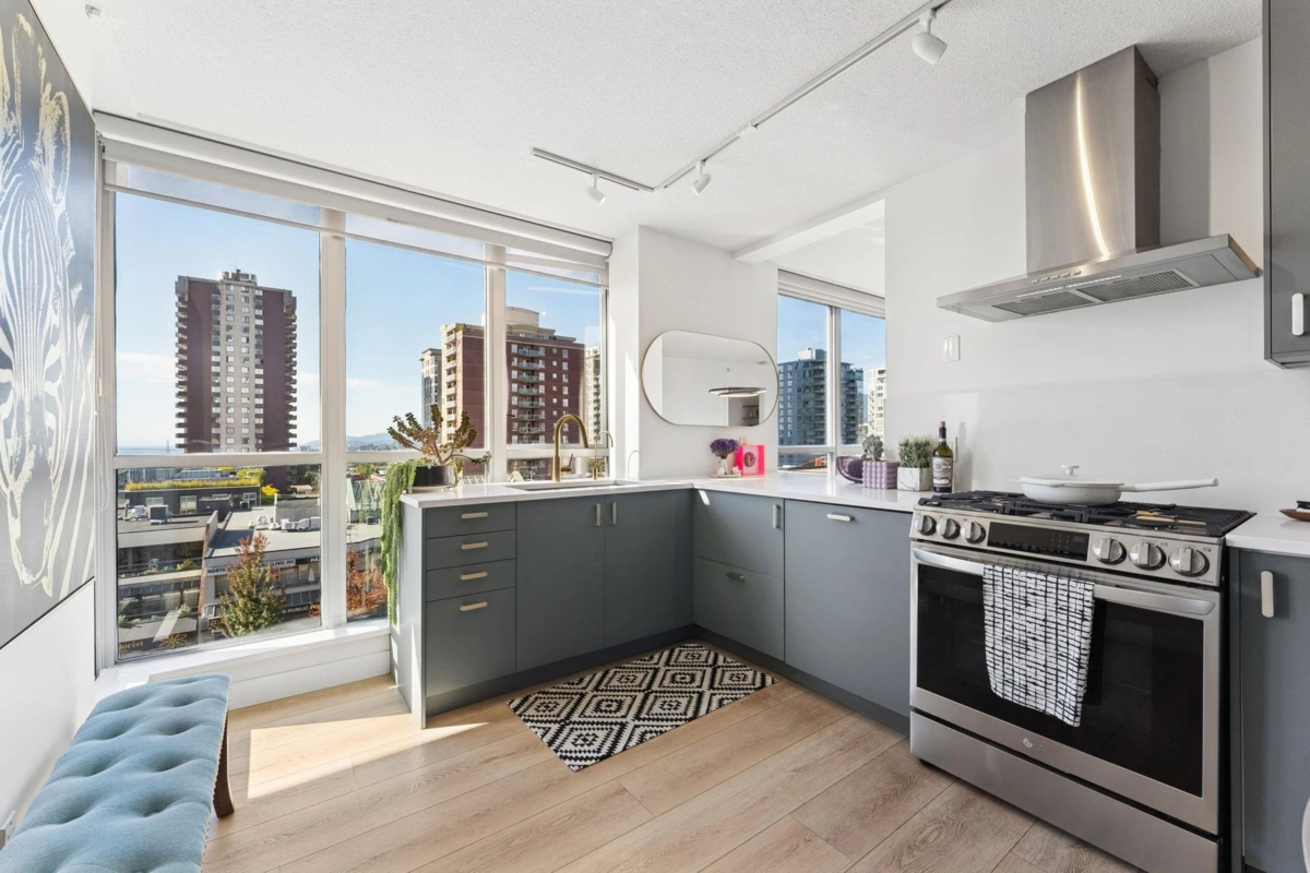 Walk-In Closet Photo of 601 108 E 14th Street, North Vancouver, BC