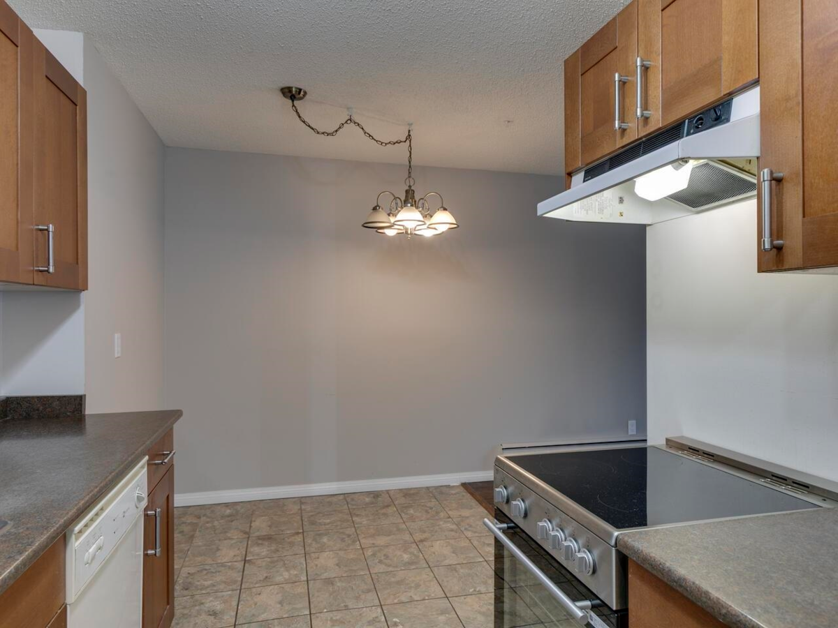 Kitchen Island Photo of 208 275 W 2nd Street, North Vancouver, BC
