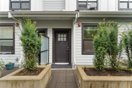 302 6933 Arcola Street, Burnaby, BC, Burnaby — Townhouse for sale