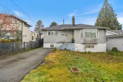 8255 18th Avenue, Burnaby, BC