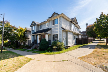 16506 60th Avenue, Surrey, BC, Langley — 3 bed half duplex for sale