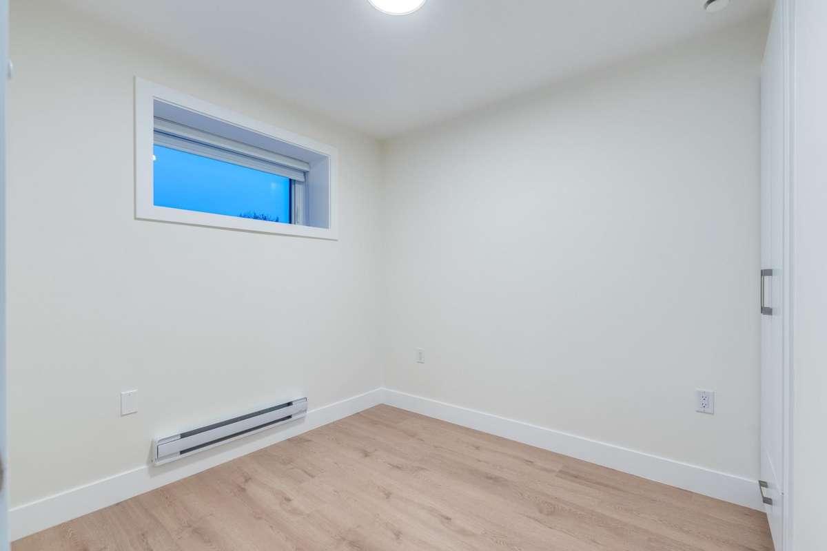 Front Yard Photo of 1 2943 E 44th Avenue, Vancouver, BC