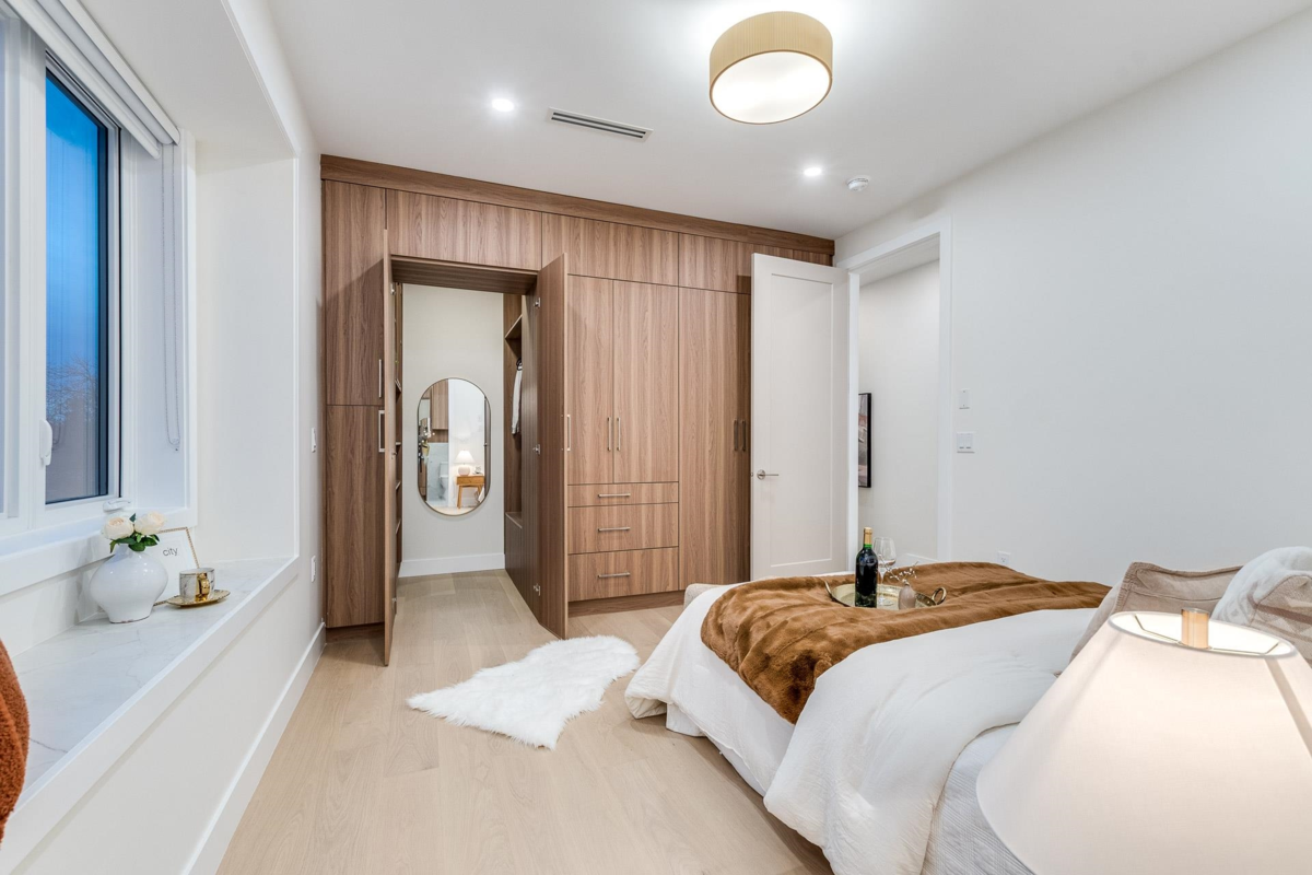 Laundry Room Photo of 1 2943 E 44th Avenue, Vancouver, BC