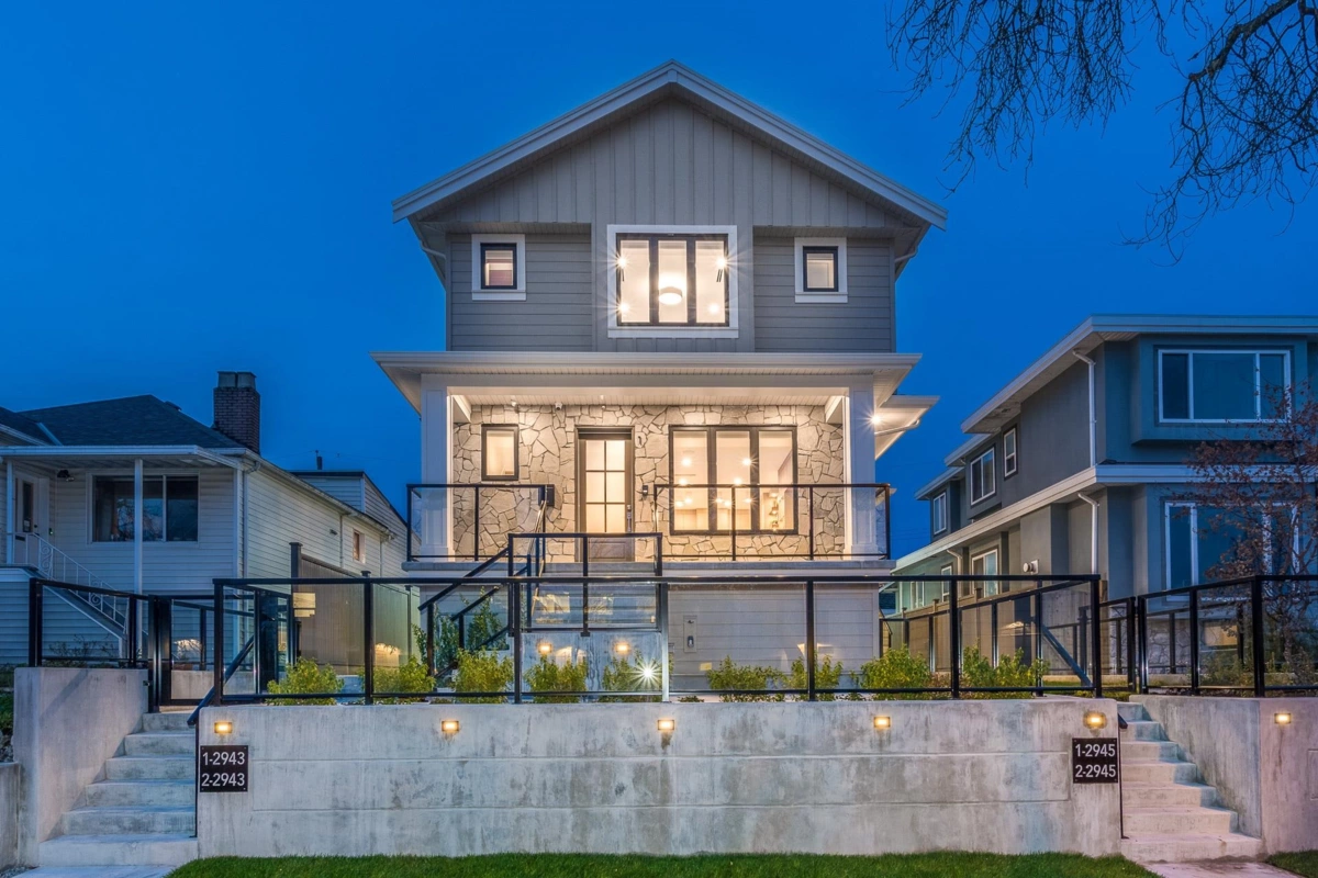 Living Room Photo of 1 2943 E 44th Avenue, Vancouver, BC