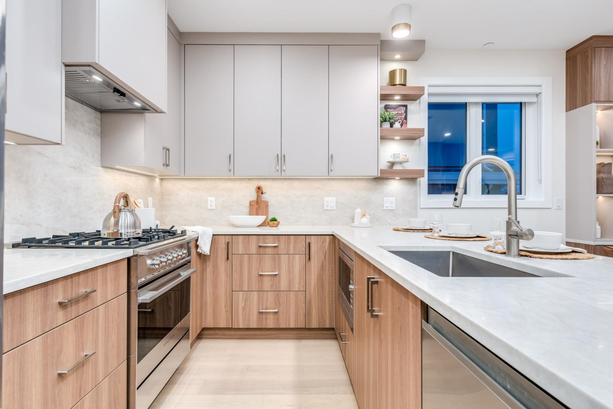 Primary Bathroom Photo of 1 2943 E 44th Avenue, Vancouver, BC