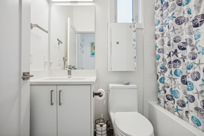 Primary Bathroom Photo of 721 E 26th Avenue, Vancouver, BC