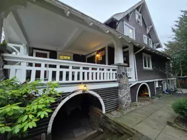387 W 13th Avenue, Vancouver, BC