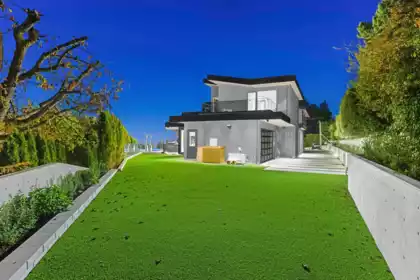 Garden / Landscaping Photo of 1840 Orchard Way, West Vancouver, BC