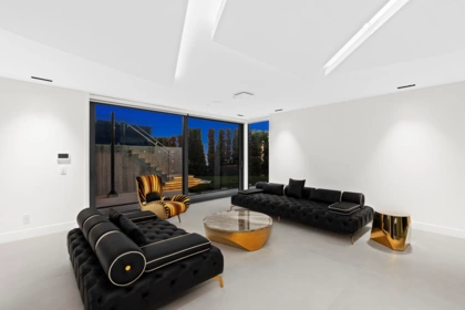 Hot Tub / Spa Photo of 1840 Orchard Way, West Vancouver, BC