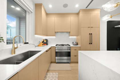 552 E 58th Avenue, Vancouver, BC, Vancouver — Half Duplex for sale