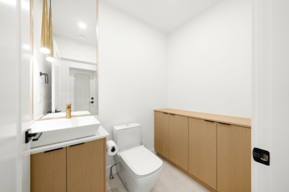 Primary Bathroom Photo of 552 E 58th Avenue, Vancouver, BC