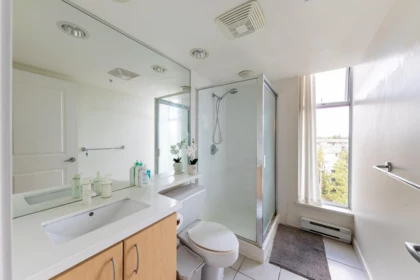 Primary Bathroom Photo of 702 8460 Granville Avenue, Richmond, BC