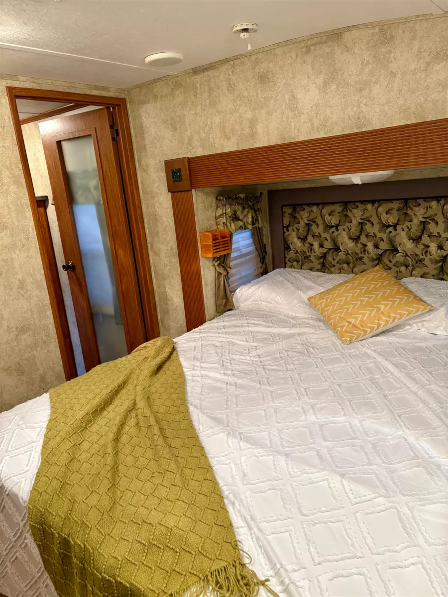 Basement Recreation Room Photo of 133 1436 Frost Road, Cultus Lake, BC