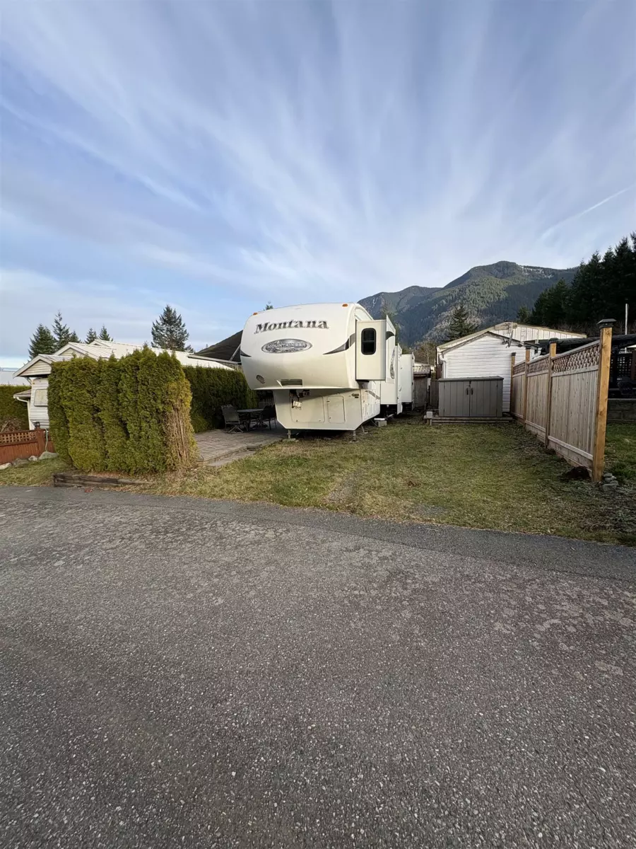 Dining Area Photo of 133 1436 Frost Road, Cultus Lake, BC