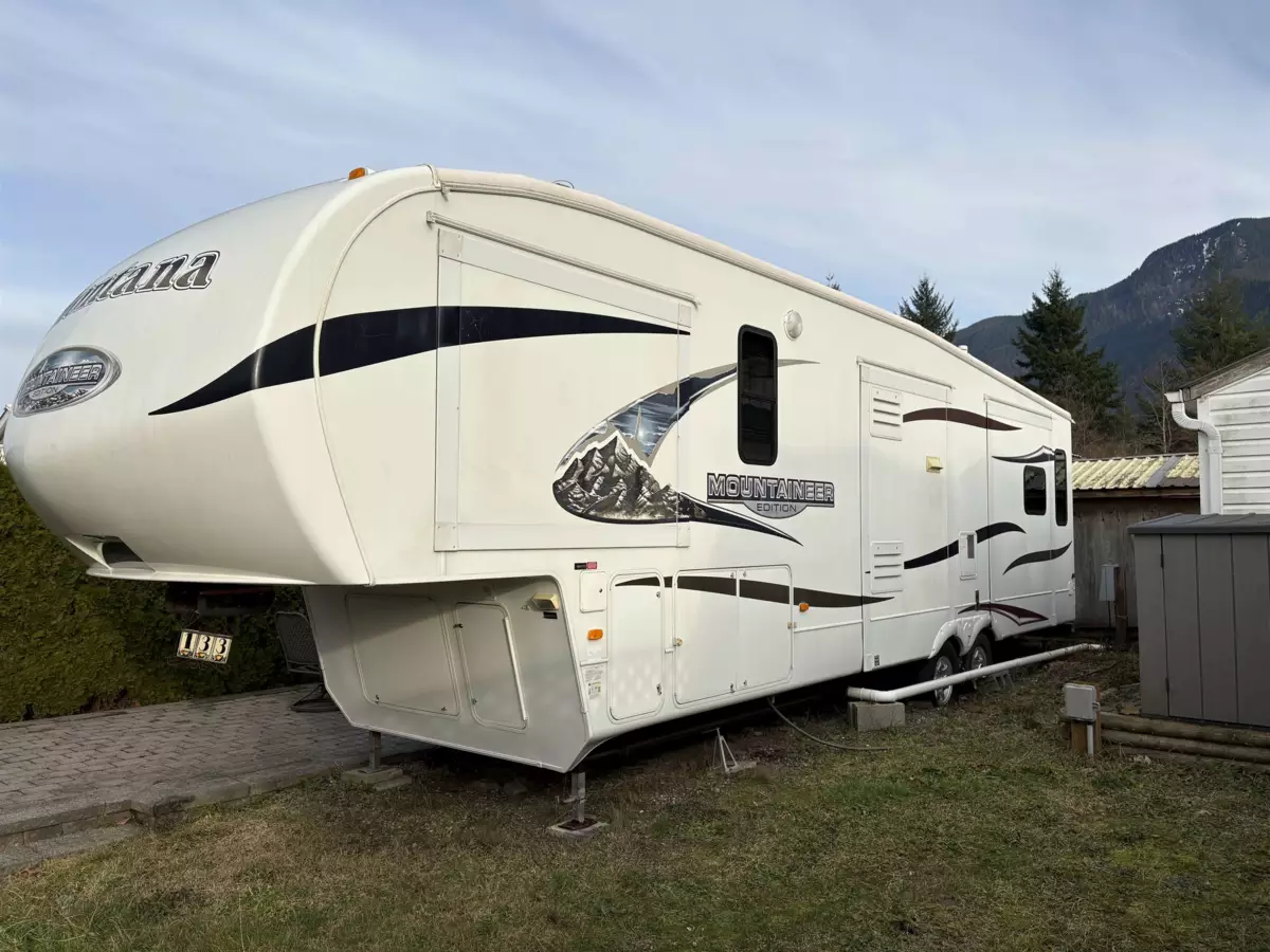 Family Room Photo of 133 1436 Frost Road, Cultus Lake, BC