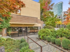 211 10157 University Drive, Surrey, BC