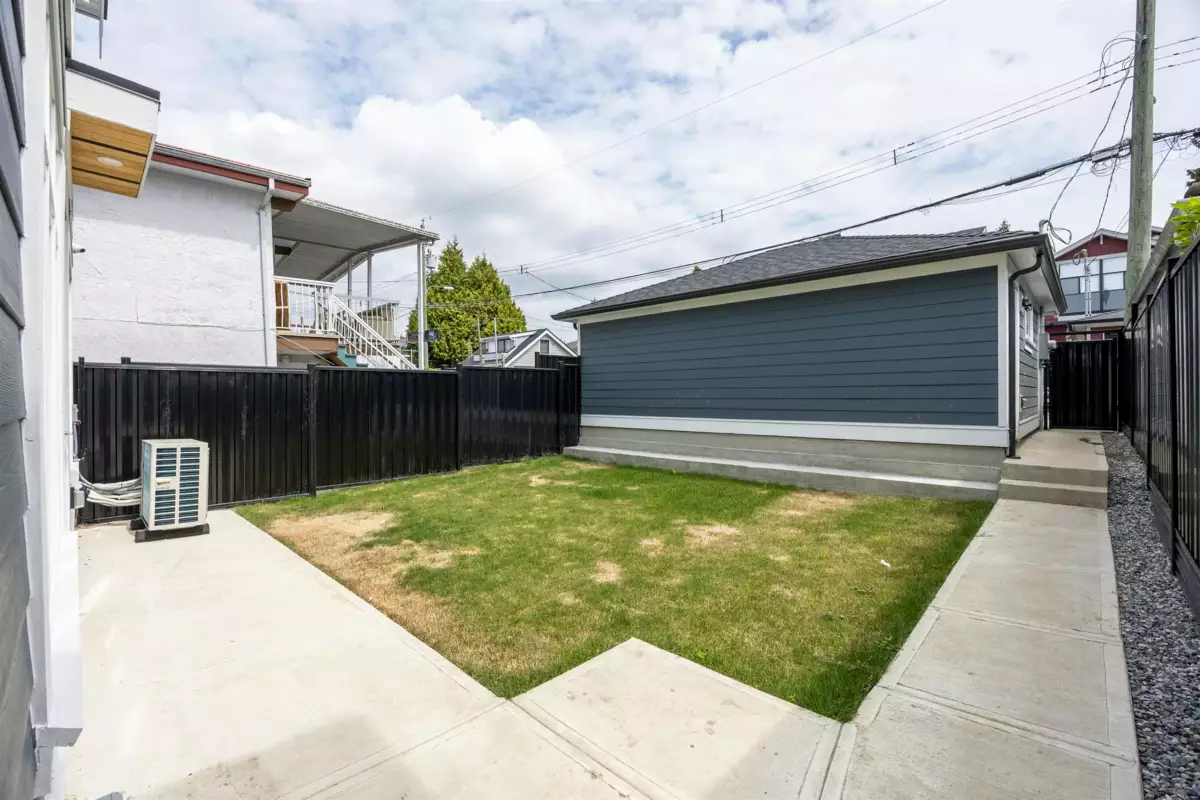 Laundry Room Photo of 2 5808 Lanark Street, Vancouver, BC
