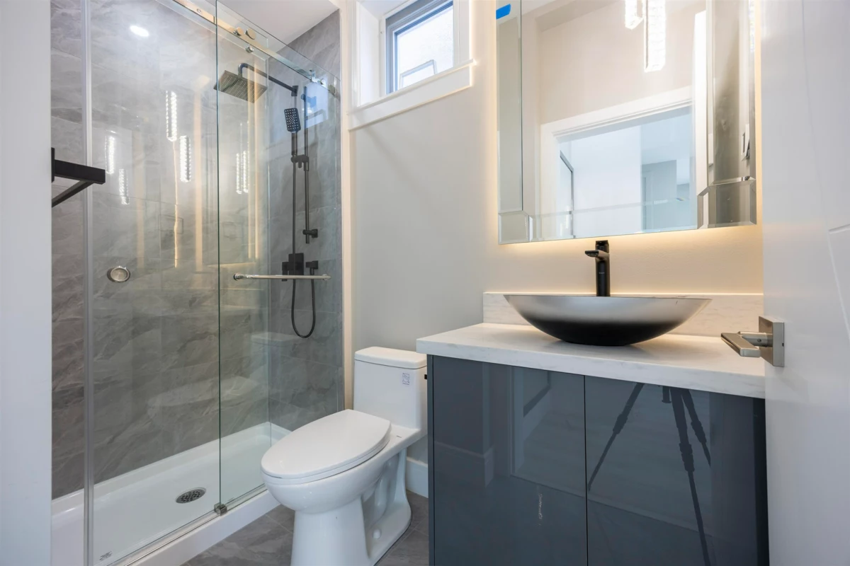 Walk-In Closet Photo of 2 5808 Lanark Street, Vancouver, BC