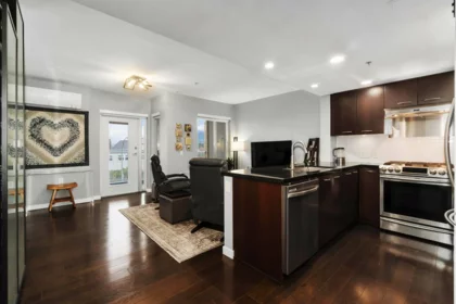 213 1288 Chesterfield Avenue, North Vancouver, BC, North Vancouver — Apartment/Condo for sale