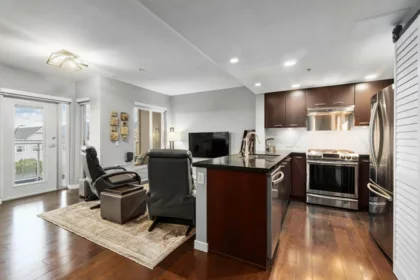 213 1288 Chesterfield Avenue, North Vancouver, BC, North Vancouver — Apartment/Condo for sale