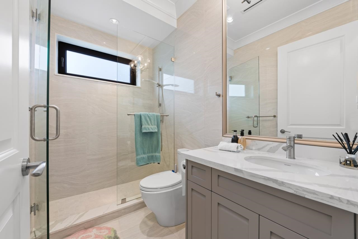 Hallway Photo of 2867 W 44th Avenue, Vancouver, BC