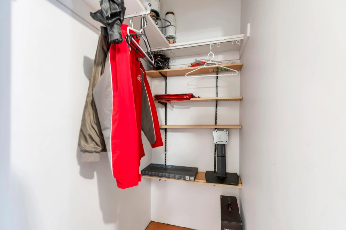 Entry Foyer Photo of 113 610 Third Avenue, New Westminster, BC
