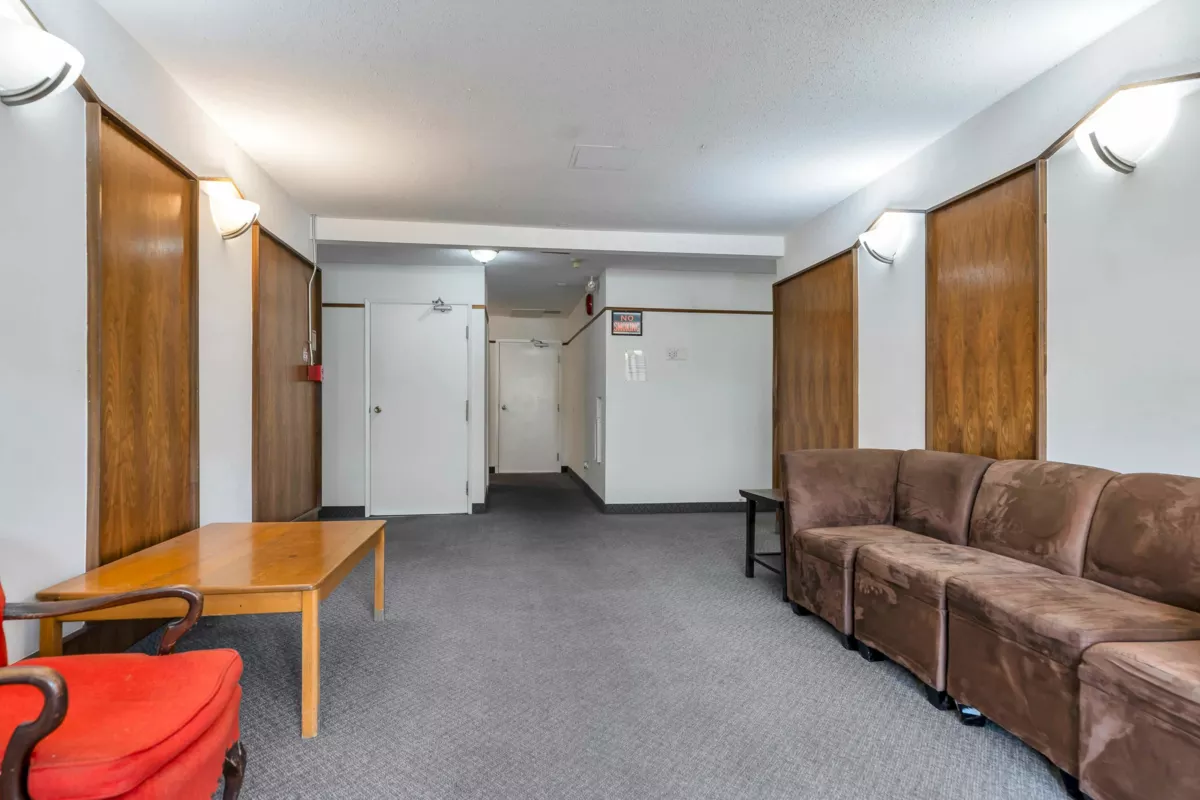 Front Yard Photo of 113 610 Third Avenue, New Westminster, BC