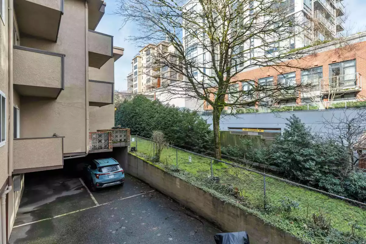 Powder Room Photo of 113 610 Third Avenue, New Westminster, BC