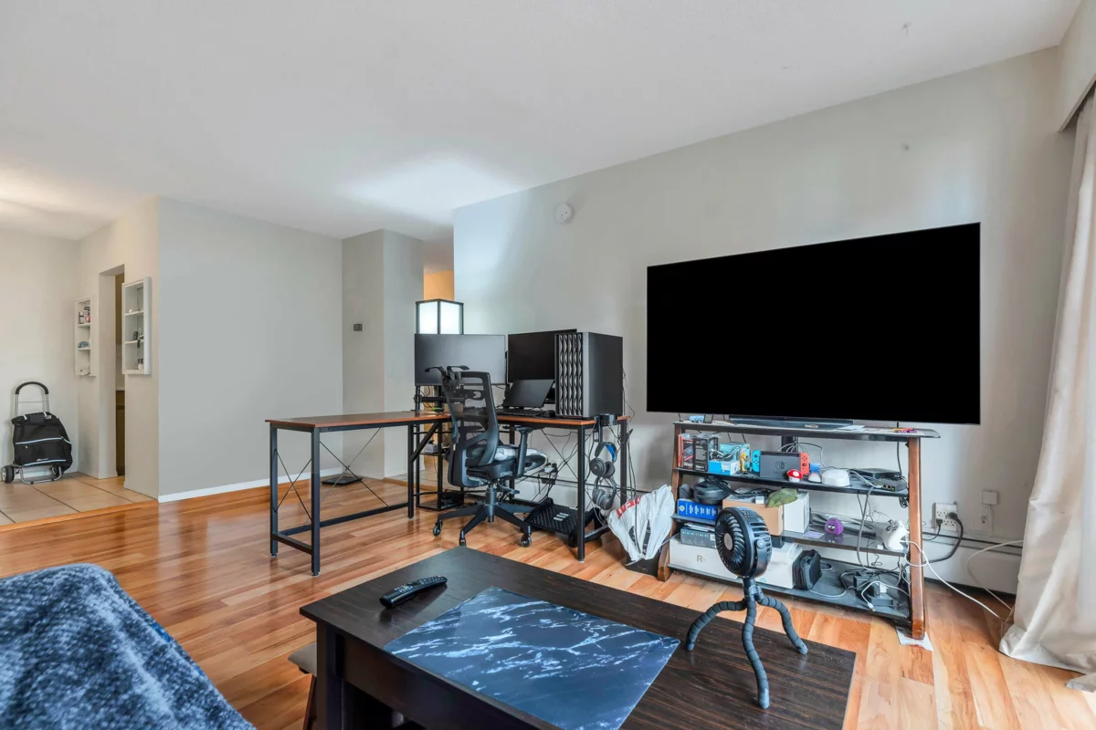 Walk-In Closet Photo of 113 610 Third Avenue, New Westminster, BC