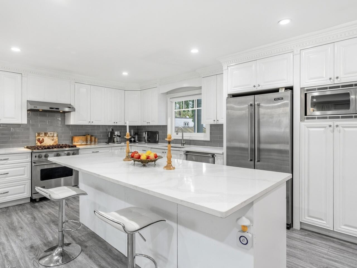 Kitchen Island Photo of 2515 Battistoni Place, Port Coquitlam, BC