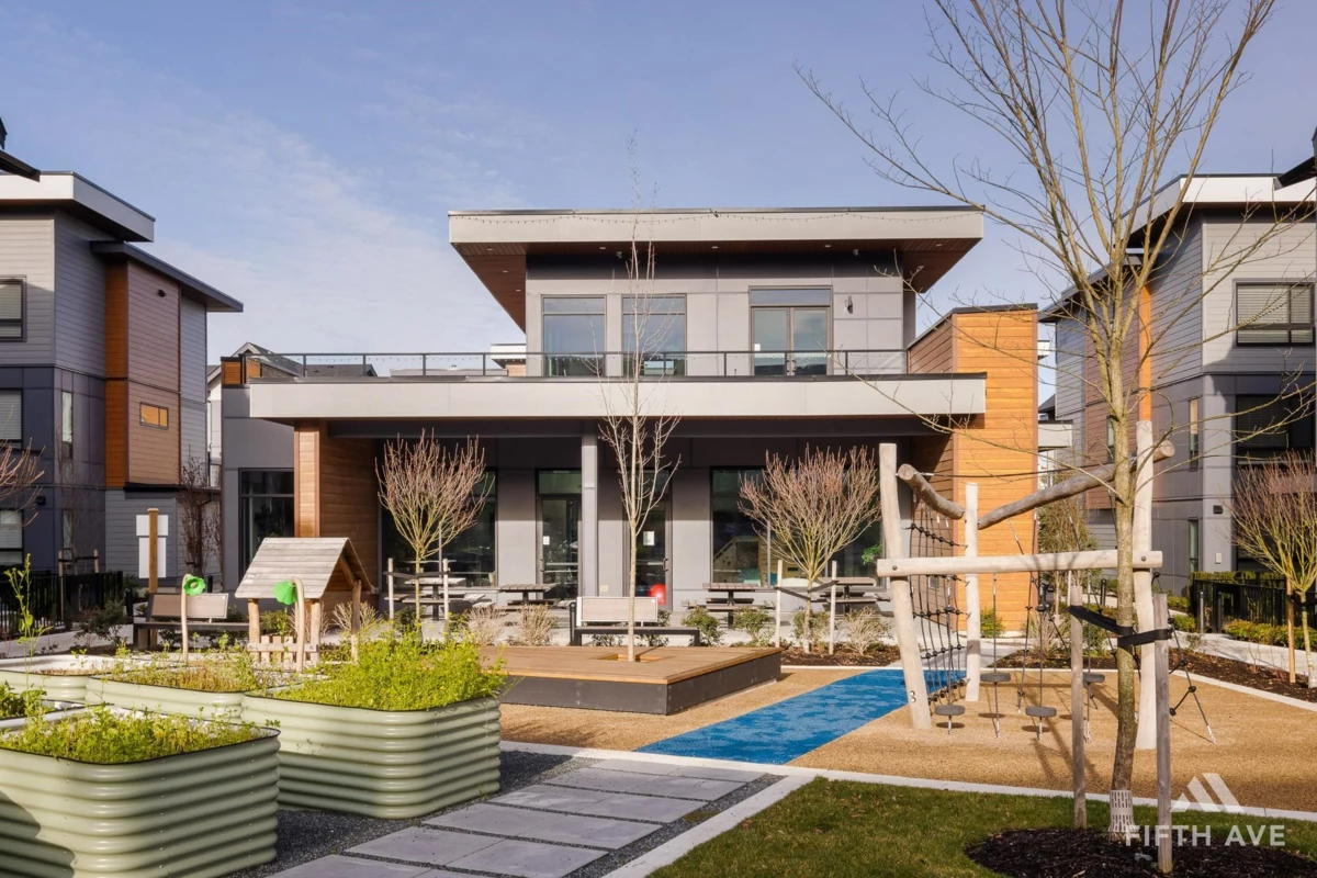 Walk-In Closet Photo of 72 30530 Cardinal Avenue, Abbotsford, BC