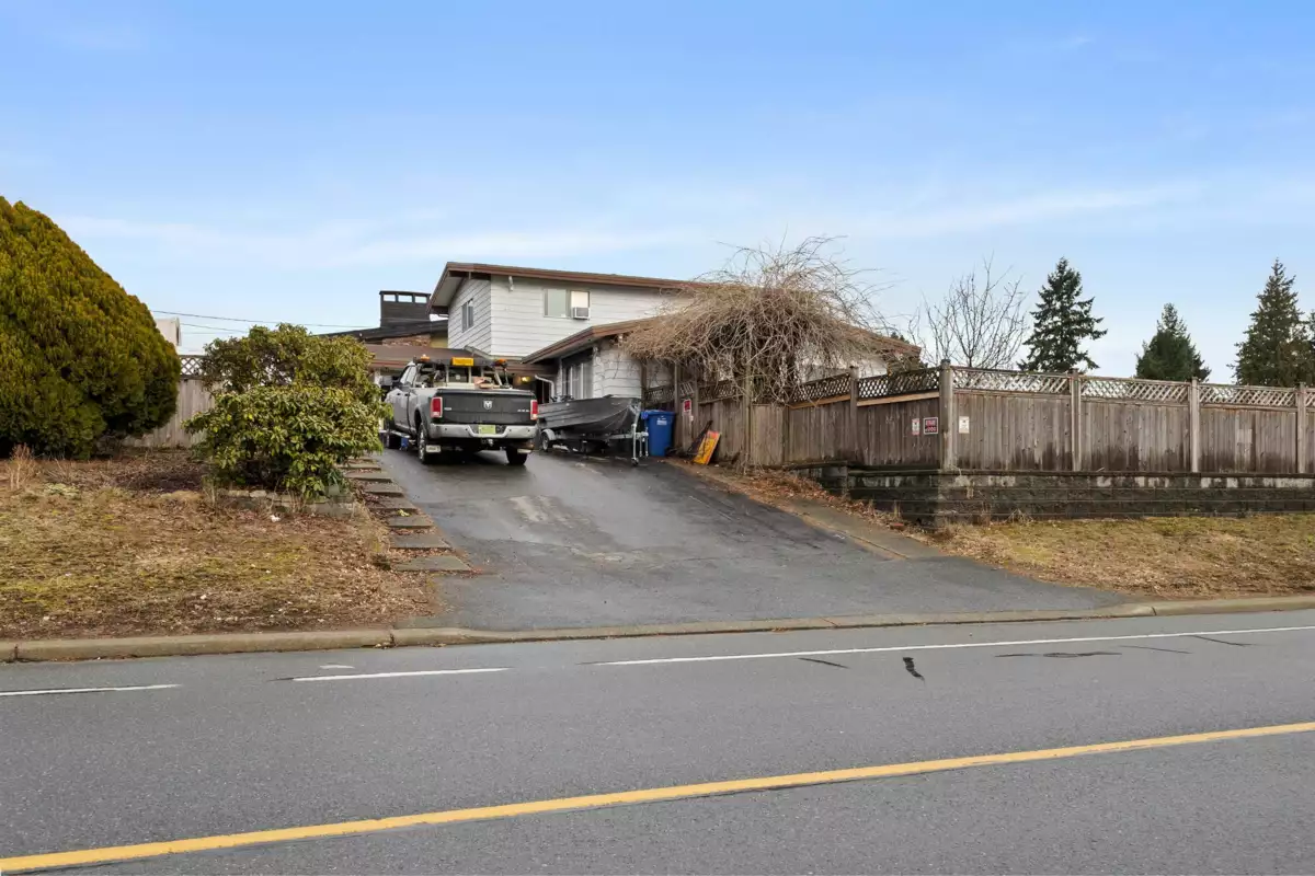 Kitchen Photo of 32555 Bevan Avenue, Abbotsford, BC