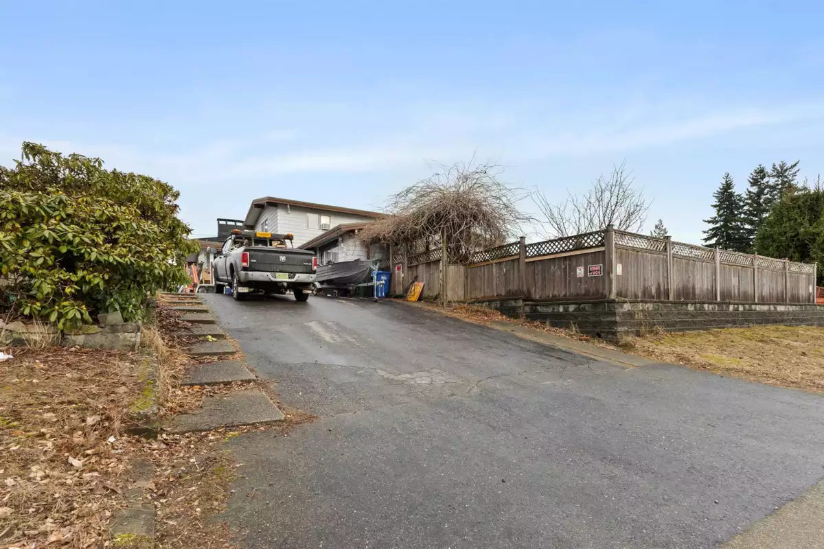 Living Room Photo of 32555 Bevan Avenue, Abbotsford, BC