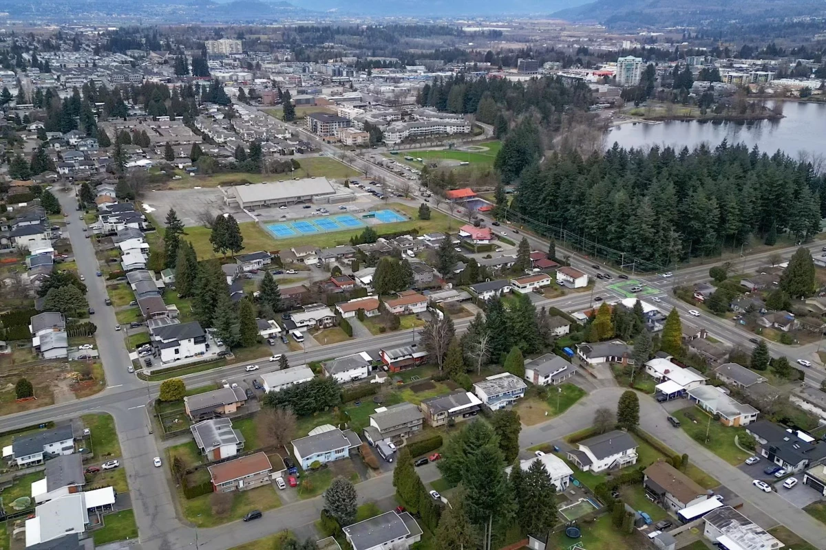 Walk-In Closet Photo of 32555 Bevan Avenue, Abbotsford, BC