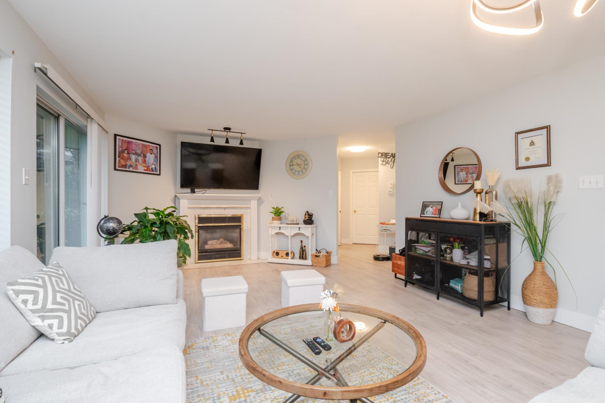 Dining Area Photo of 125 3080 Townline Road, Abbotsford, BC