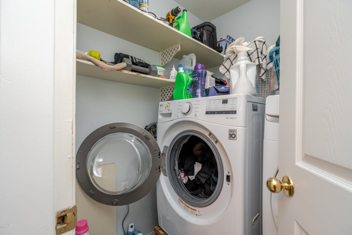 Laundry Room Photo of 125 3080 Townline Road, Abbotsford, BC