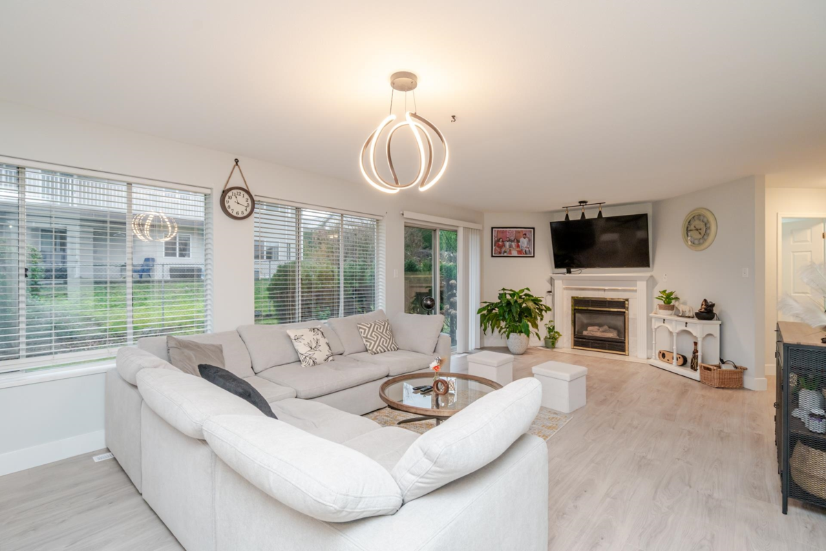 Living Room Photo of 125 3080 Townline Road, Abbotsford, BC