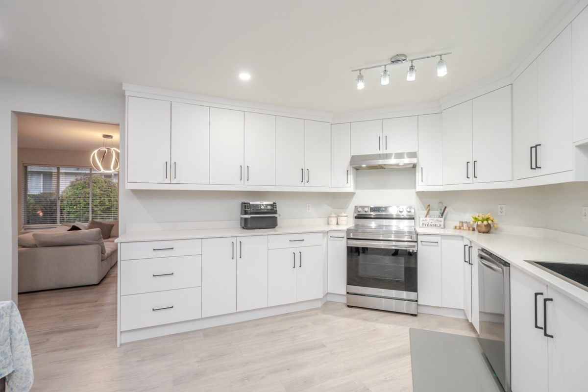 Walk-In Closet Photo of 125 3080 Townline Road, Abbotsford, BC