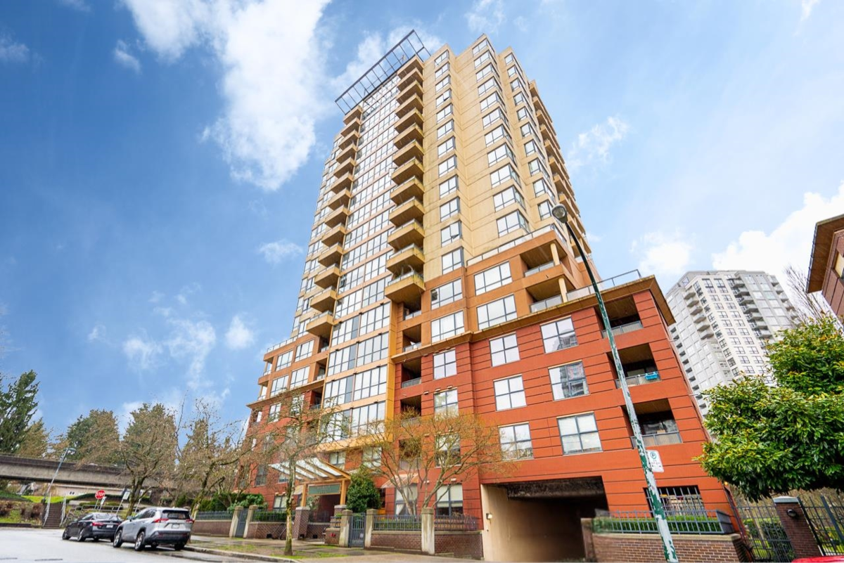 Swimming Pool Photo of 1710 5288 Melbourne Street, Vancouver, BC