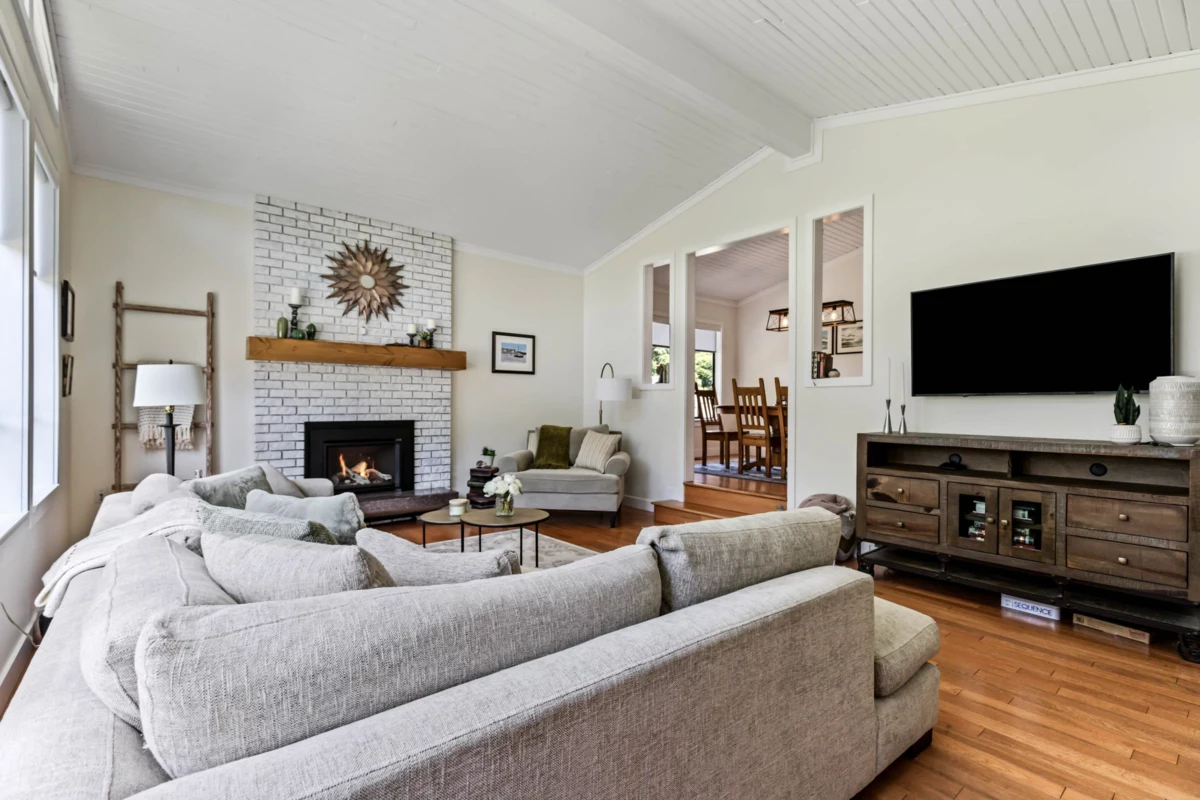 Breakfast Nook Photo of 12478 Carlton Street, Maple Ridge, BC