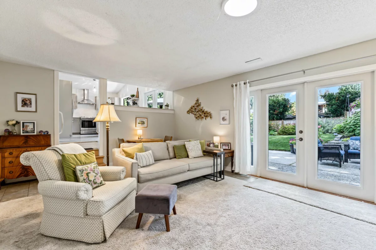 Guest Bathroom Photo of 12478 Carlton Street, Maple Ridge, BC