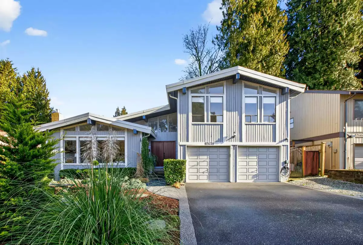 Living Room Photo of 12478 Carlton Street, Maple Ridge, BC