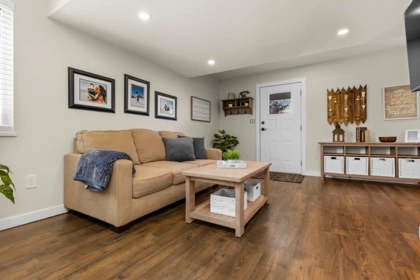 Hallway Photo of 50977 Nevin Road, Rosedale, BC