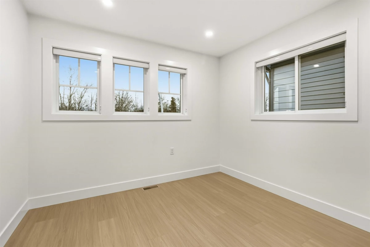 Laundry Room Photo of 7381 197 Street, Langley, BC