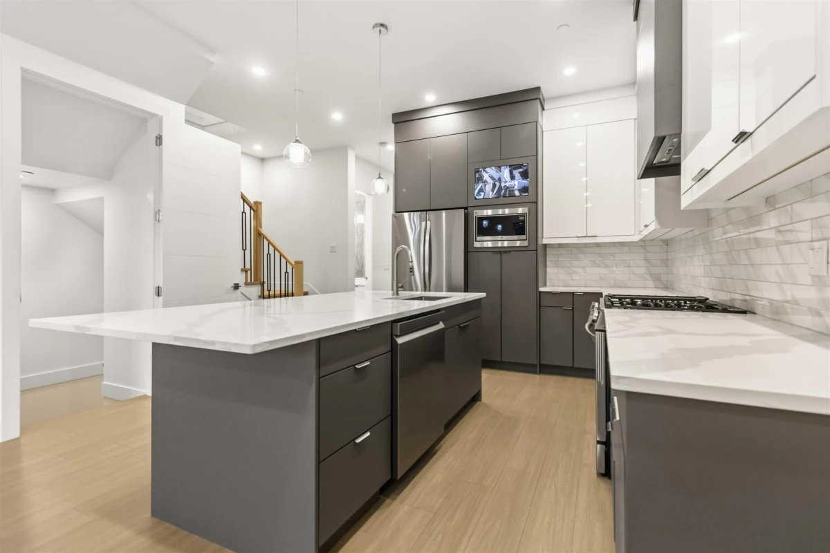 Walk-In Closet Photo of 7381 197 Street, Langley, BC