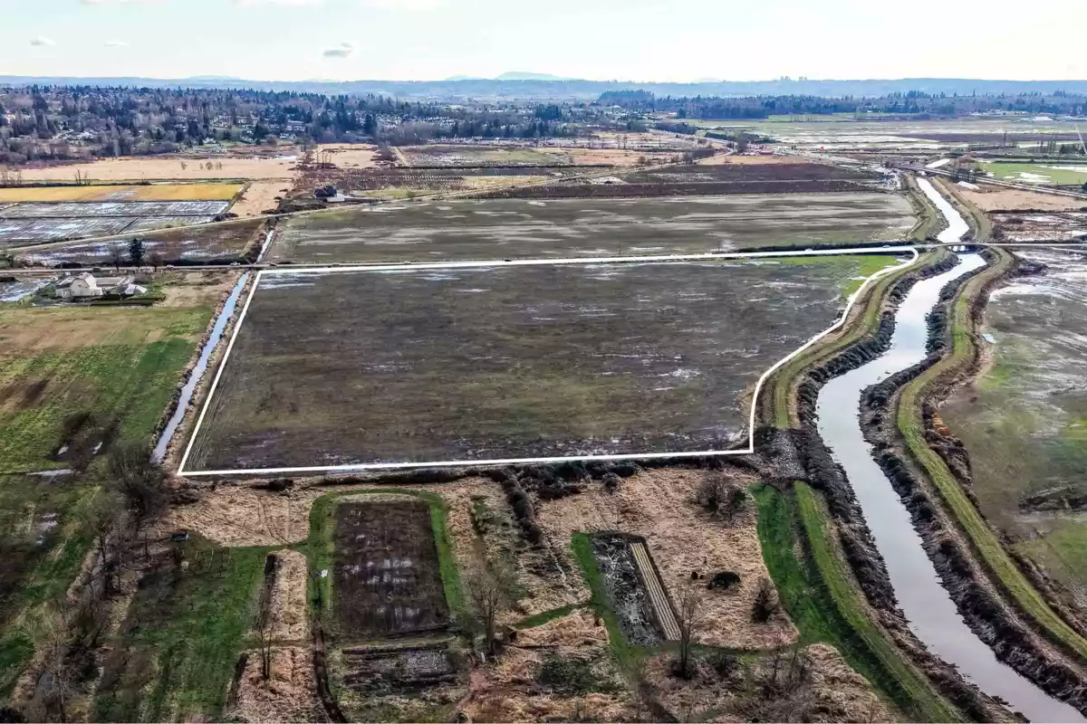 Family Room Photo of 17901 80 Avenue, Surrey, BC