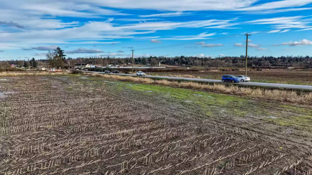 Kitchen Island Photo of 17901 80 Avenue, Surrey, BC