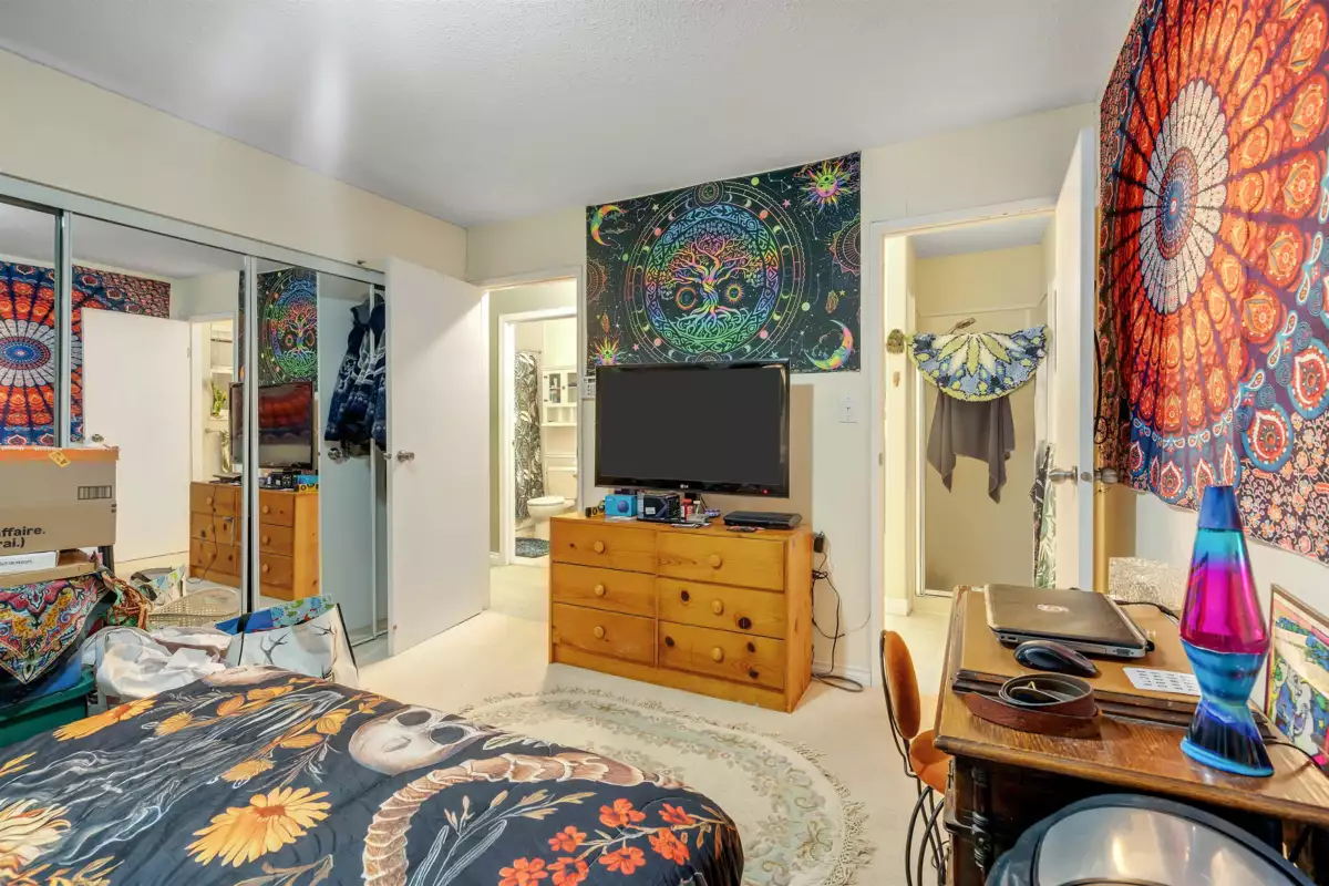 Breakfast Nook Photo of 17440 61a Avenue, Surrey, BC