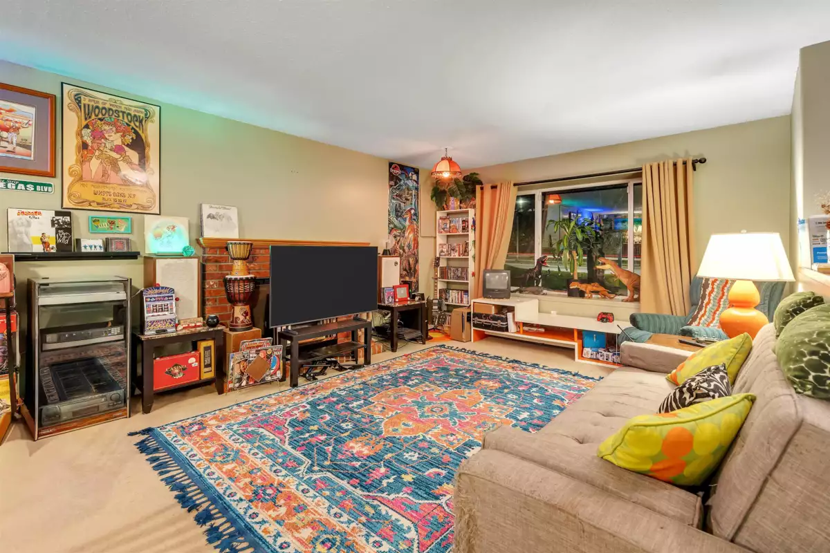 Dining Area Photo of 17440 61a Avenue, Surrey, BC
